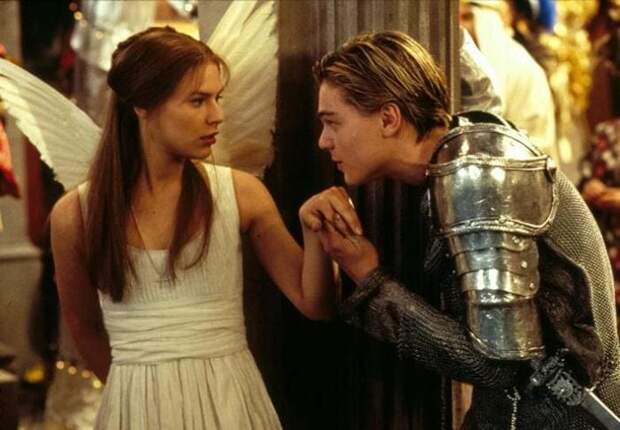 Леонардо Ди Каприо и Клэр Дэйнс в фильме *Ромео+Джульетта*, 1996 | Фото: kino-teatr.ru Леонардо Ди Каприо и Клэр Дэйнс в фильме *Ромео+Джульетта*, 1996 | Фото: kino-teatr.ru