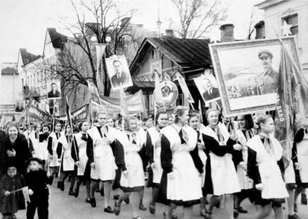 10 исторических фото первомайских демонстраций