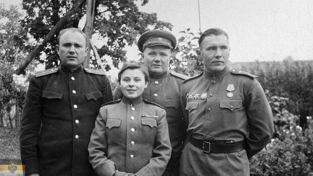 Ей 18, а ему 50. История любви посреди ада войны – хоть фильм снимай