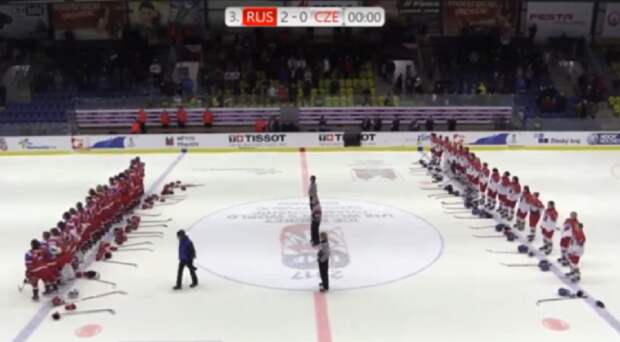 Хоккеистки России заставили смолкнуть трибуны, освиставшие российский гимн