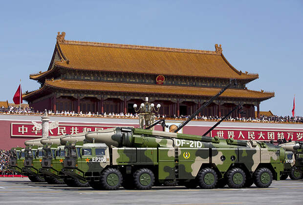 Парад военной техники в КНР: системы противокорабельных ракет DF-21D способны поражать американские авианосцы типа «Нимиц»