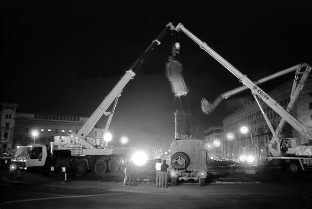 А людей в то время путчами развлекали. Помните? Фото: © Moscow 1991:08:20/Globallookpress  