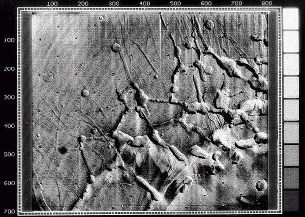 Фотографии от Mariner 9.