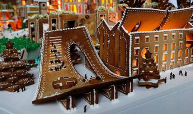 В Лондоне построили миниатюрный город из сладостей