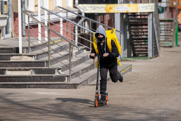 Аналитик Трахтенберг рассказал, чем опасны для экономики курьеры