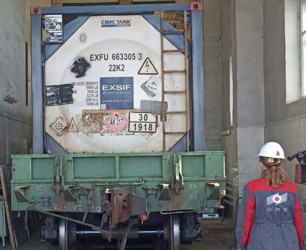 «ОМК Стальной путь» запустила сервисный центр по очистке и освидетельствованию контейнеров-цистерн
