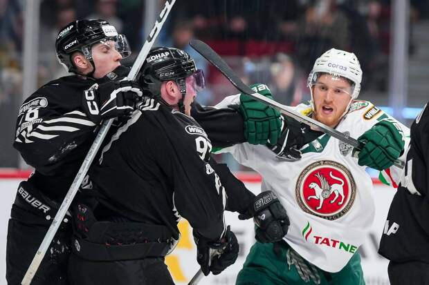 А «Трактор» не сдается! Что стало причиной поражения «Ак Барса» в третьем матче серии?