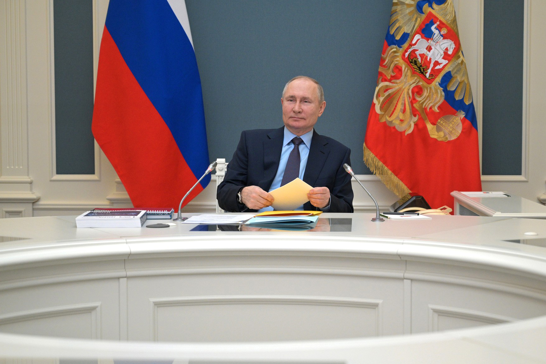 Путин в 2020 году заработал почти 10 млн рублей