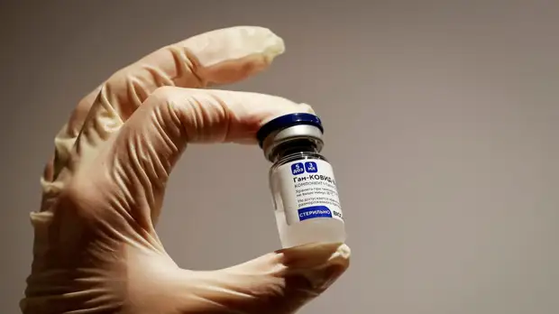 Гинцбург высказался об эффективности «Спутника V» против «омикрона»