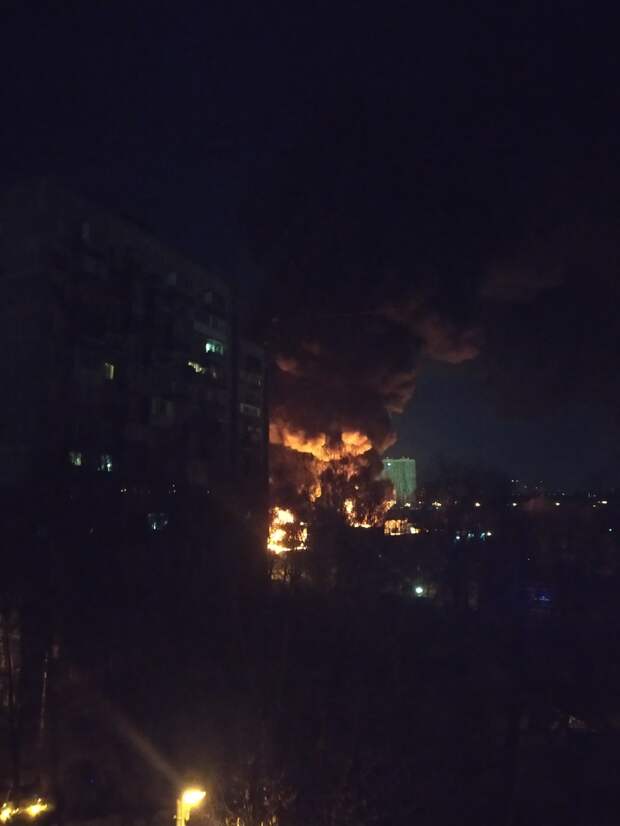 На Стартовой сгорели 25 грузовиков