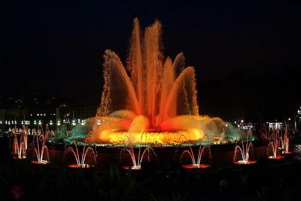 Магический фонтан Монжуика (Magic Fountain of Montjuic), поющий фонтан в Барселоне, Испания