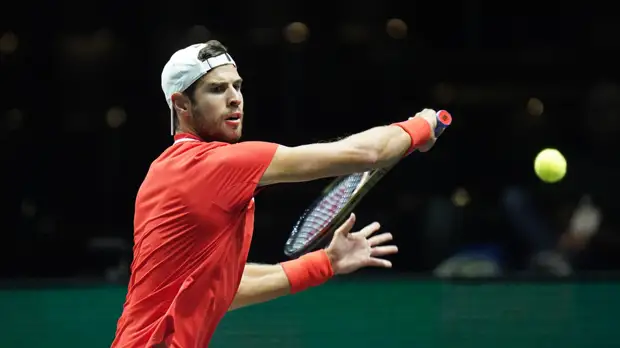 Хачанов проиграл Баутисте Агуту в полуфинале турнира в Дохе