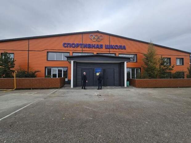 Подрядчик устраняет недочеты при капремонте спортивной школы в Улетах