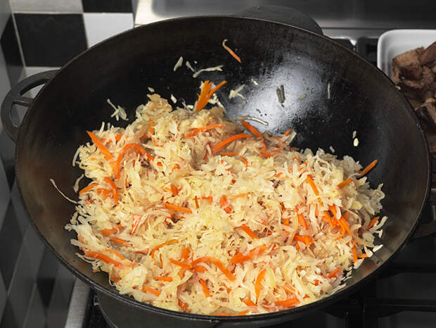 Тушеная капуста, картофельное пюре