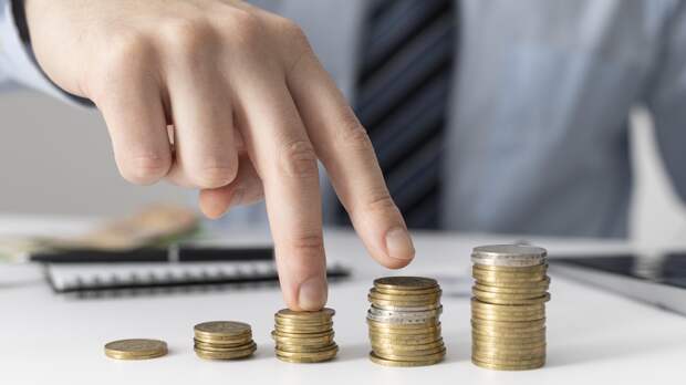 Кому из астраханцев прибавили зарплату в 2025 году