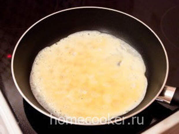 Pechem yajchnyj blin 300x225 Салат «Нежность»