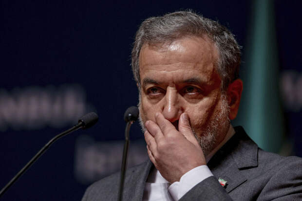 Арагчи: иранский обогащенный уран сейчас под обломками, но его можно извлечь