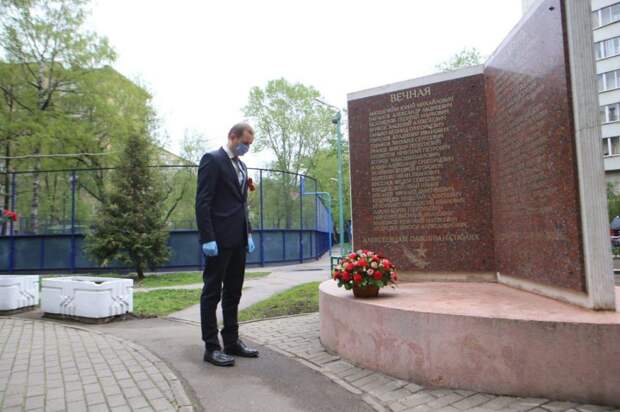 Мемориальный 5 букв. Закладной камень Ростокинский акведук. Памятник 170. Памятник пяти копейкам Королев.