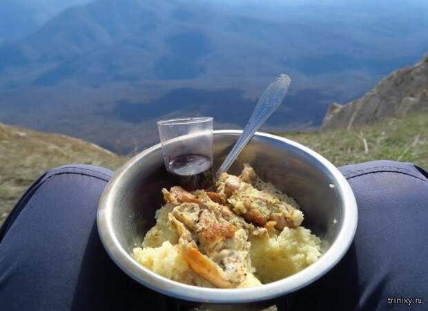 Еда в походе и на природе всегда вкуснее! (22 фото) обед, природа, шашлык.