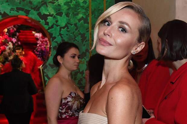 Полина Гагарина пожаловалась на внешний вид и задумалась о пластике