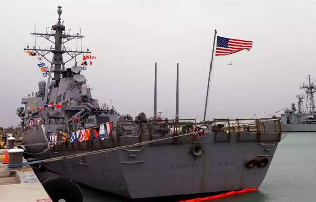 Почему эсминцы ВМС США всегда ломаются в Черном море?