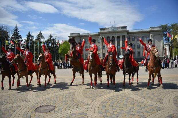 Возвращение чести и славы: сегодня - 35-я годовщина реабилитации казачества
