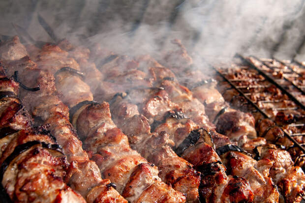 Нутрициолог Ромашина: безопасной порцией шашлыка является 200–300 г