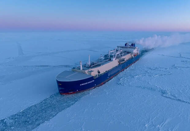 Первый российский арктический газовоз завершил рейс через Арктику