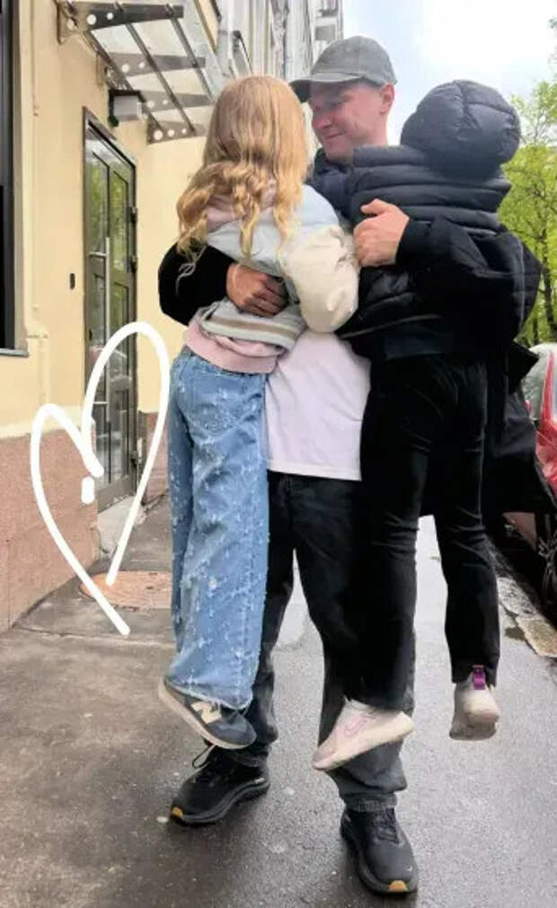 Юра Борисов с дочерьми