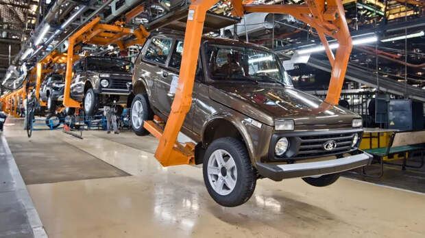 АвтоВАЗ останавливает производство: продукция перестала продаваться