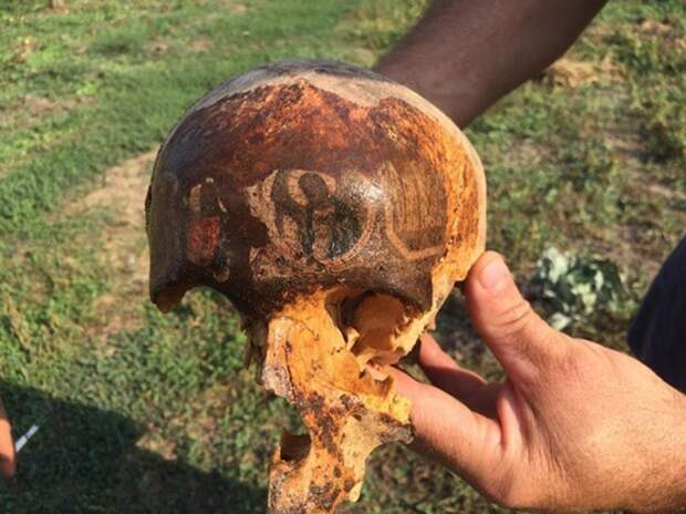 На Кубани найден череп бойца-красноармейца с ликами святых