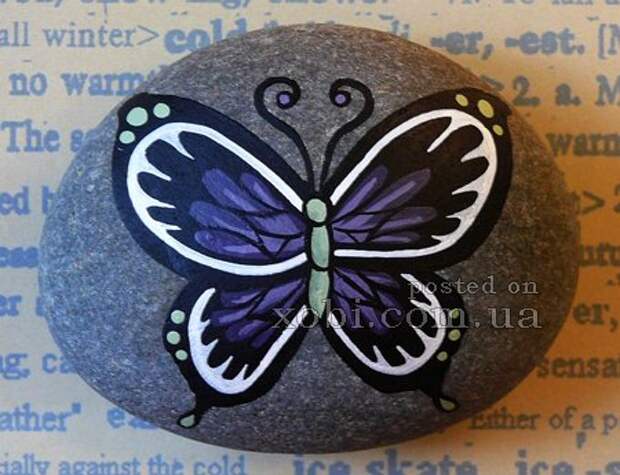 рисунки бабочек на камнях