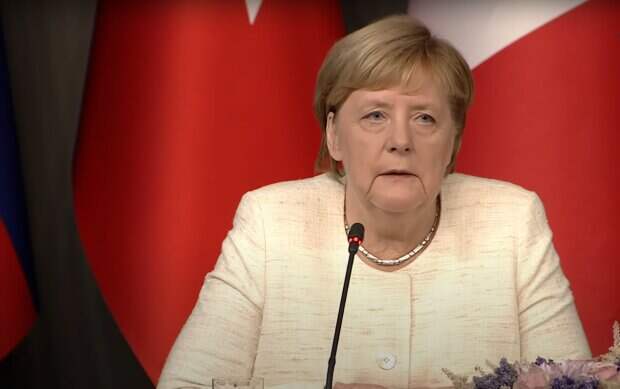 Все очень плохо: Меркель и Макрон пошли на отчаянный шаг - ЕС на грани