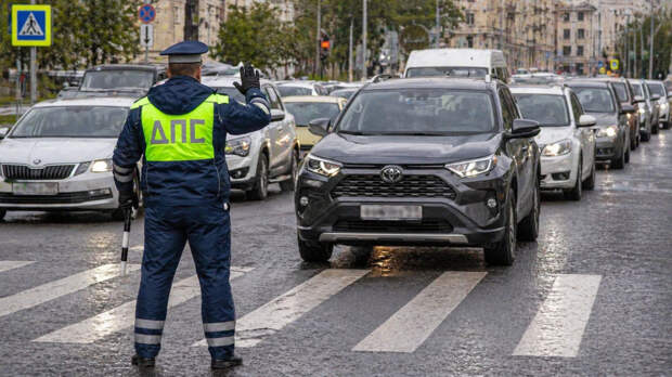 Почему ГАИ штрафует за остановку на «зебре» в пробке