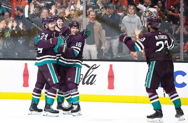 «Анахайм» с Минтюковым в составе по буллитам обыграл «Лос-Анджелес» с Кузьменко