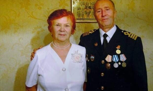 Союз моряка и швеи: супруги из Архангельска празднуют железную свадьбу
