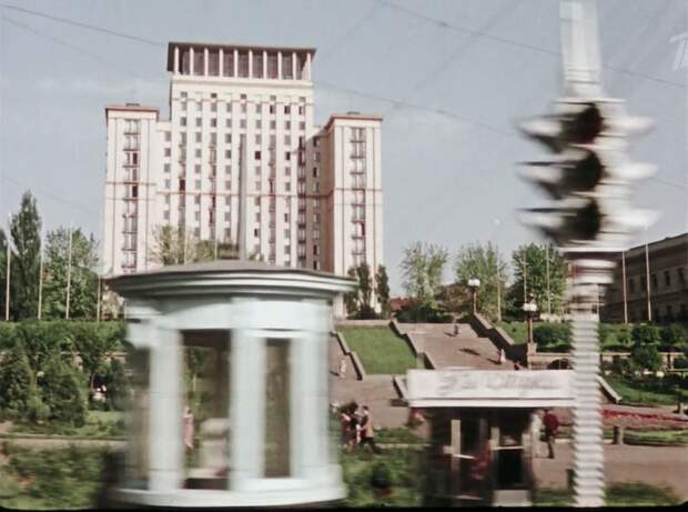 Гостиница "Москва" (сейчас она называется "Украiна") СССР, кино, королева бензокалонки