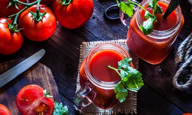 Еще полезнее, чем помидоры: 5 свойств томатного сока, о которых знают не все