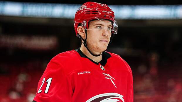 Никишин возобновил тренировки на льду после сотрясения мозга