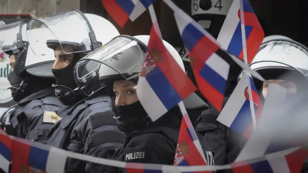 BBC: семь фанатов сборной Сербии арестовали из-за драки с англичанами на Евро