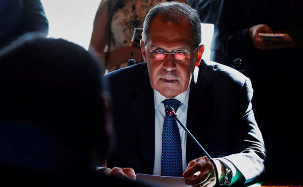 Войны не будет: о чем говорит разрыв отношений между Россией и НАТО