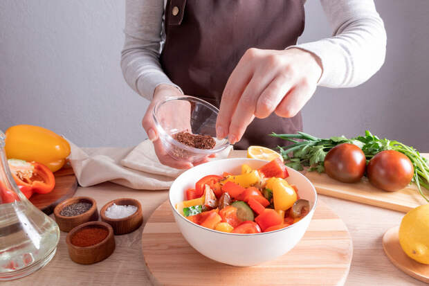 Диетолог Бобровский: злоупотребление помидорами окрасит кожу в оранжевый цвет