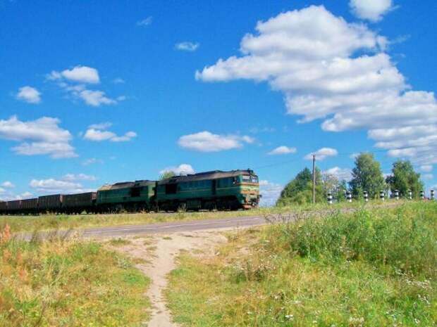 Поезд сообщением Харьков-Луганск сбил мотоциклиста. Дорожно-транспортные происшествия (ДТП)