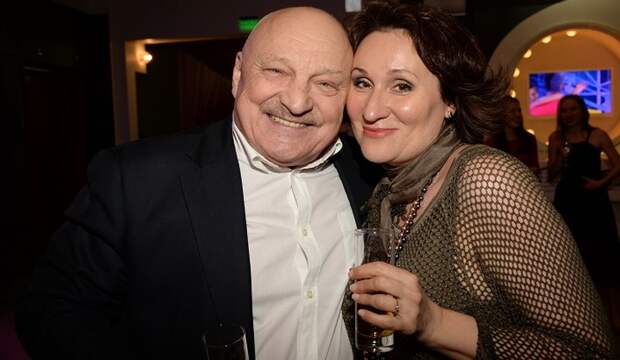 Николай Чиндяйкин, слушать актера здесь: https://vk.com/page-1844933_52058458. Ф