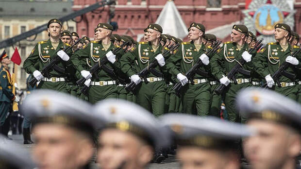 У НАТО нет шансов перед Россией: парад Победы и речь Путина вызвали бурную реакцию у иностранцев