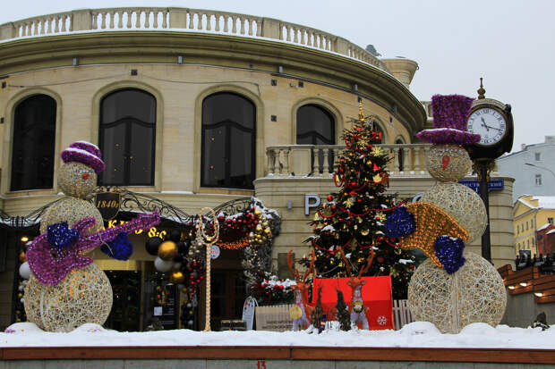 Как будут работать транспорт и парковки в Москве в новогодние праздники