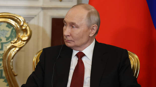 Путин заявил Трампу о готовности объявить перемирие на период Дня Победы