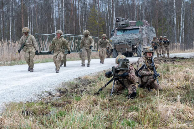 Британские и французские военные отрабатывают бои в 100 км от границ России