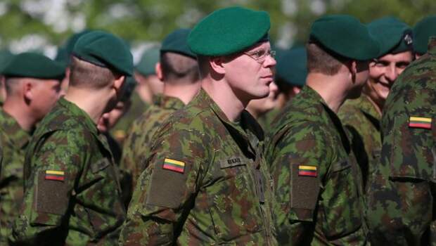 Литовским школьникам раздали пособия по противодействию российской агрессии