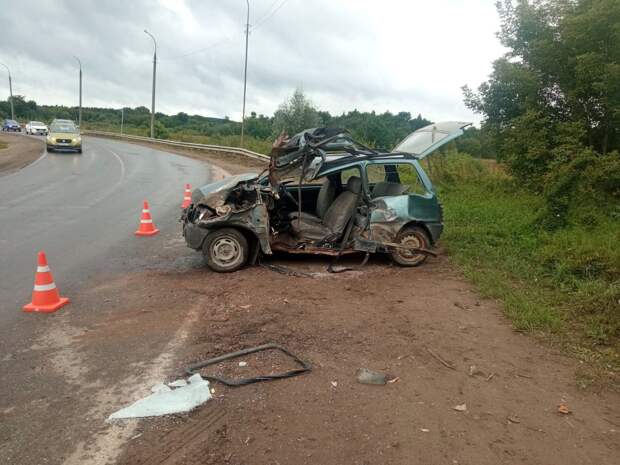 «Ока» и «КАМАЗ» столкнулись на трассе в Удмуртии